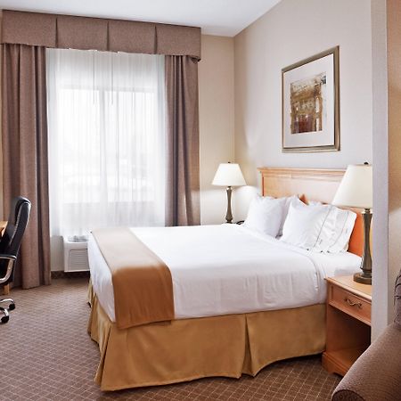 Holiday Inn Express Hotel & Suites Chesterfield - Selfridge Area By Ihg Exterior foto