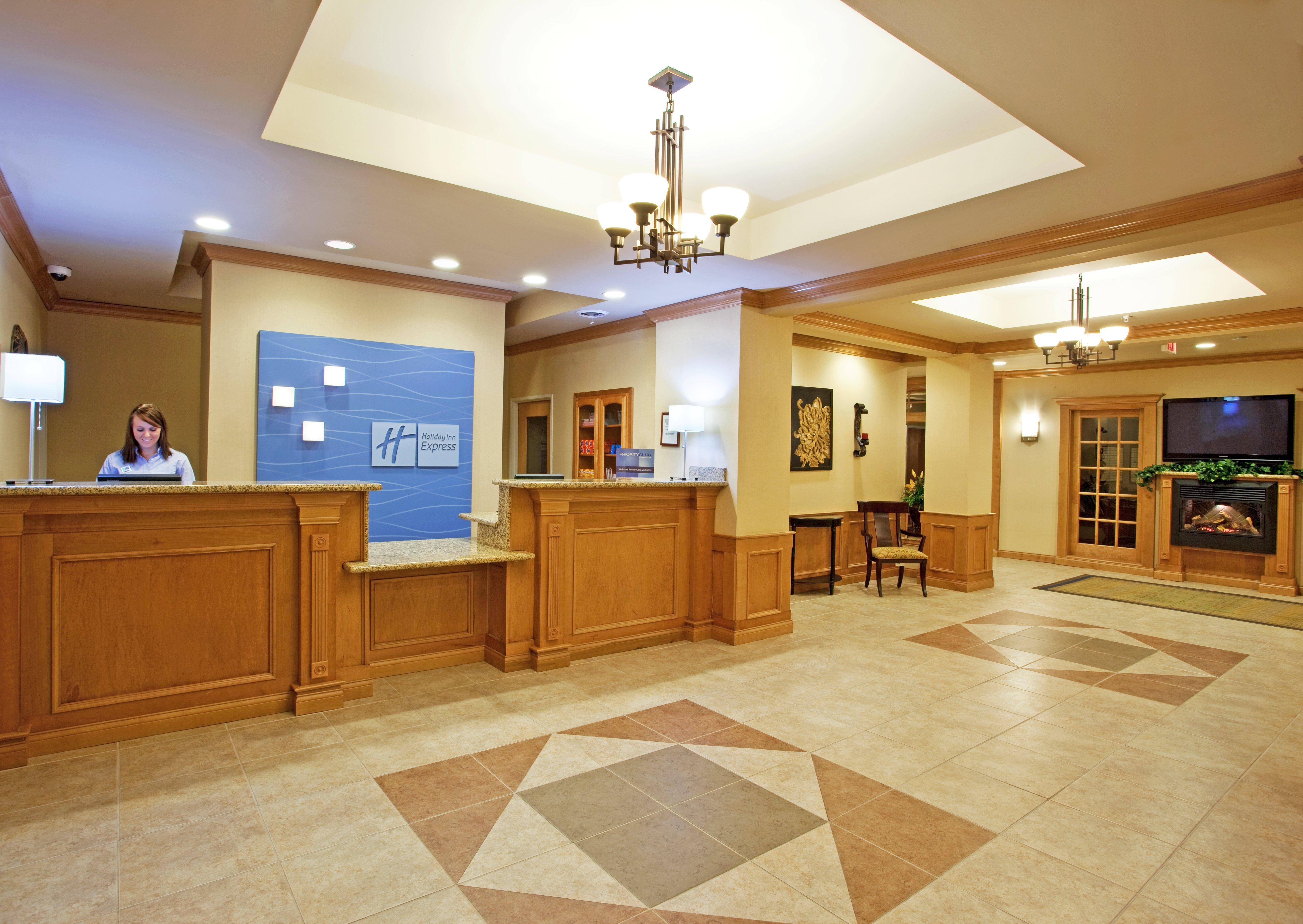Holiday Inn Express Hotel & Suites Chesterfield - Selfridge Area By Ihg Exterior foto