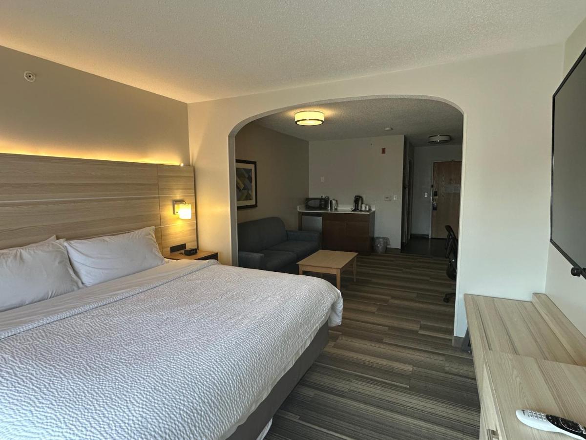 Holiday Inn Express Hotel & Suites Chesterfield - Selfridge Area By Ihg Exterior foto